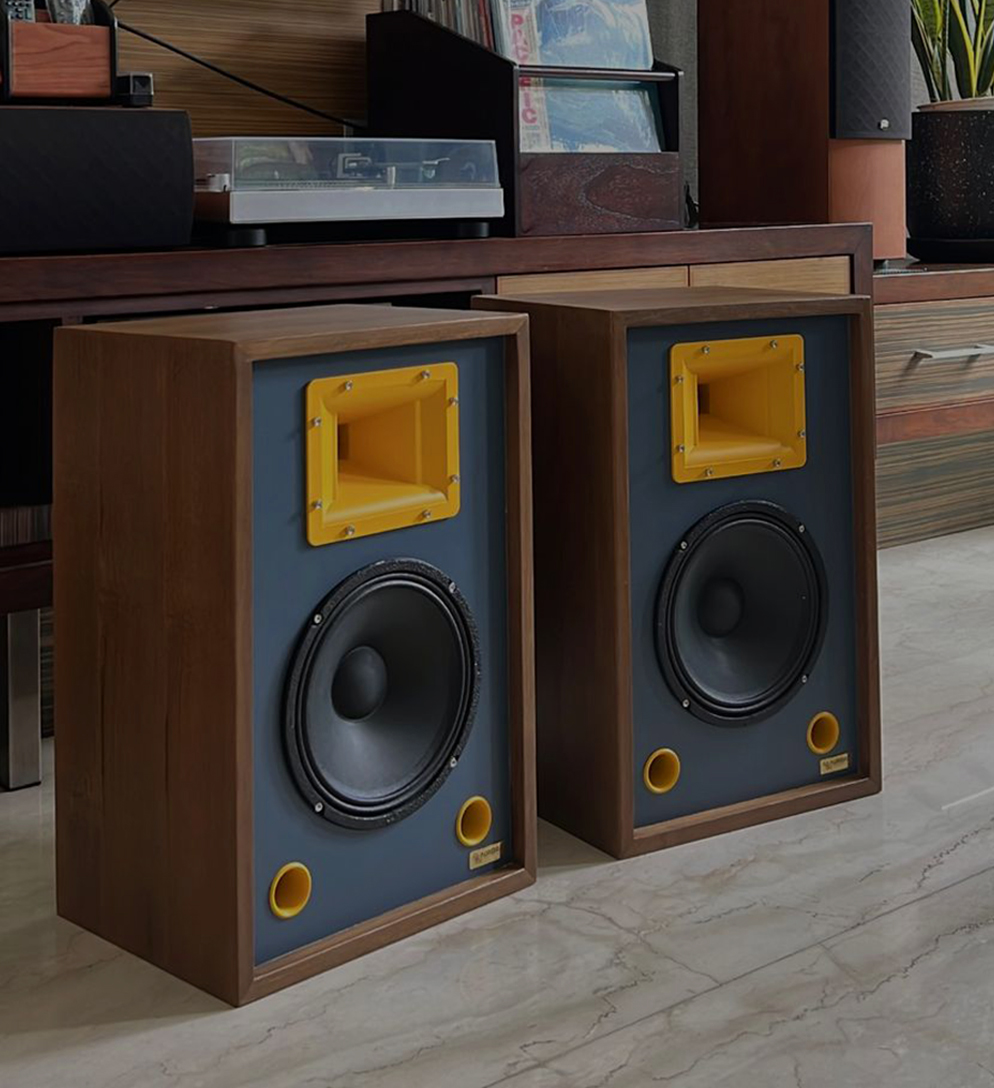 Hi-Fi product display